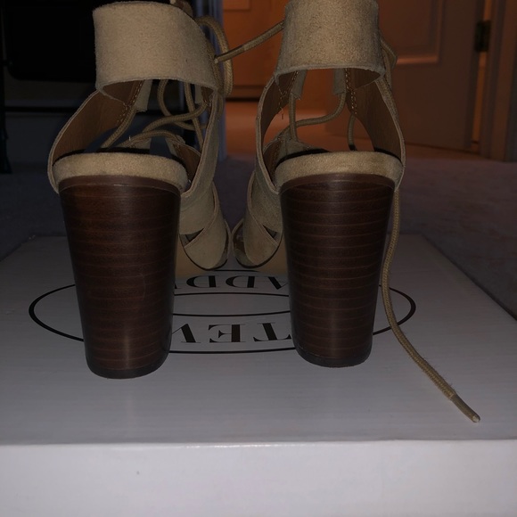 Sandals - Picture 7 of 8